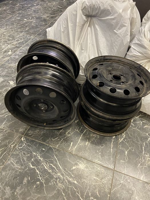 Продам комплект диски с колпоками (оригинал)