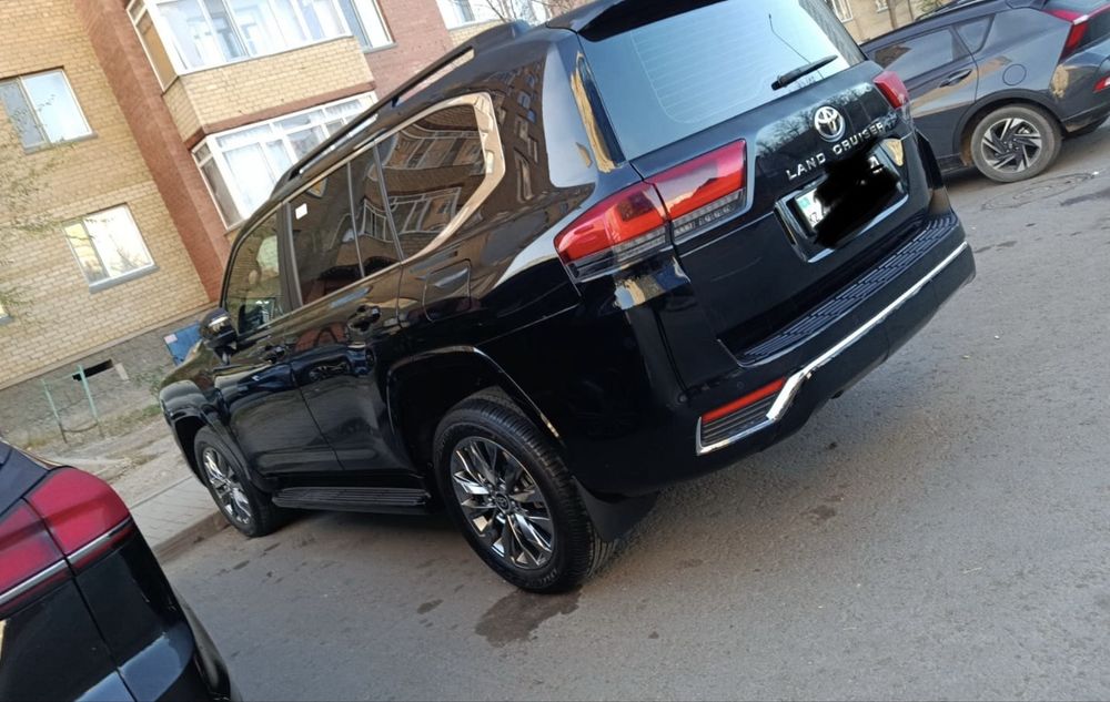 Продам  Тайоту Ланд Крузер 300