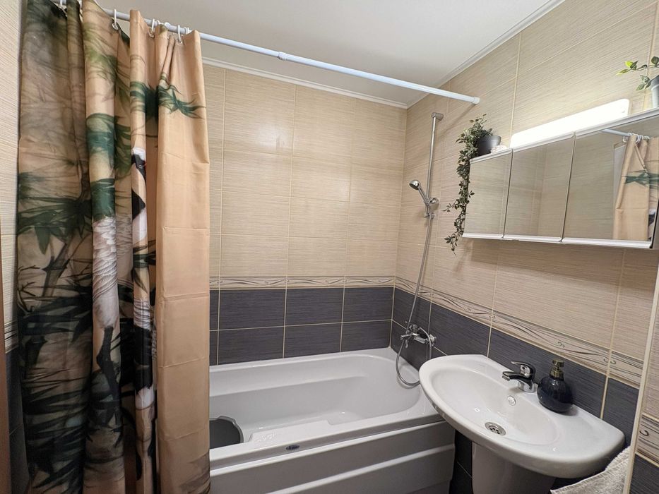 Дава се под наем Двустаен апартамент в к.к. Св.Св. Константин и Елена - 54 кв.м за 648.21 € - Снимка #21