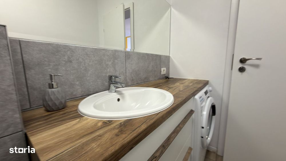 Apartament 3 camere, 2 bai, 57 mp, mobilat, parcare, zona Centru Vechi