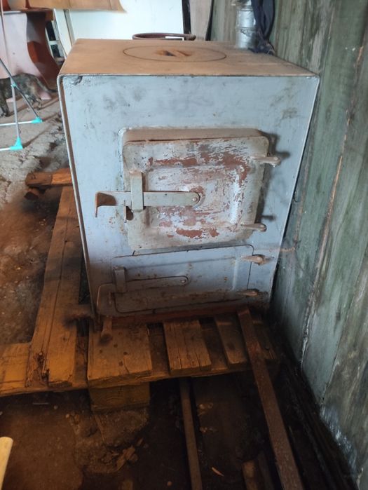 Печь (печка) стальная на твердом топливе
