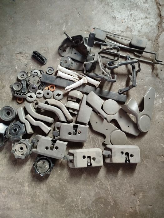 Запчасти Audi по салону и двигатель