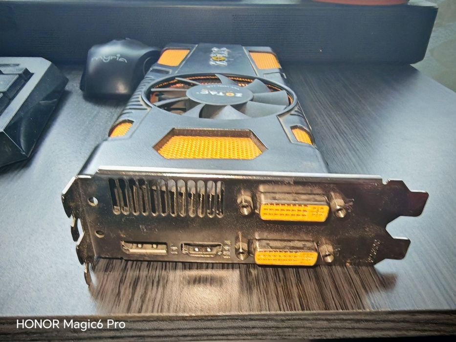 Vând placă video Zotac 570 Ddr5