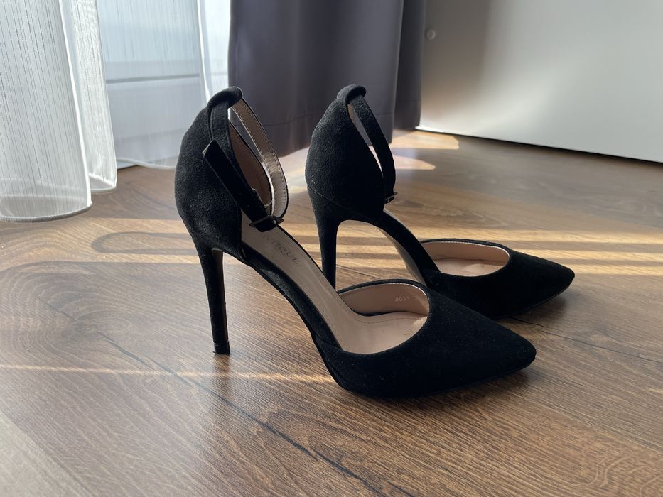 Pantofi stiletto noi negri
