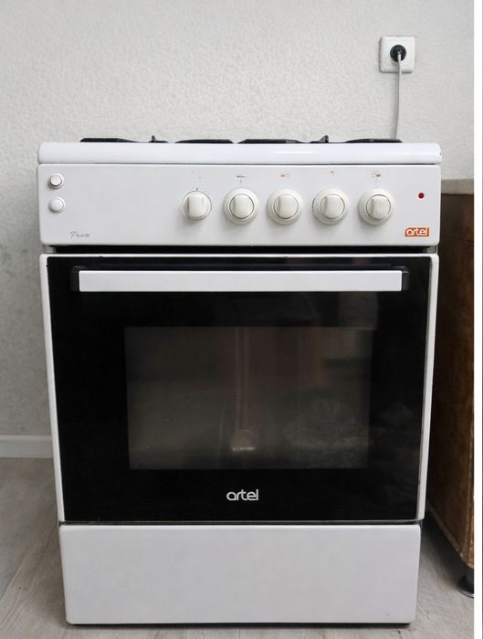 Продаётся газовая плита и холодильник в хорошем рабочем состоянии.
Цен