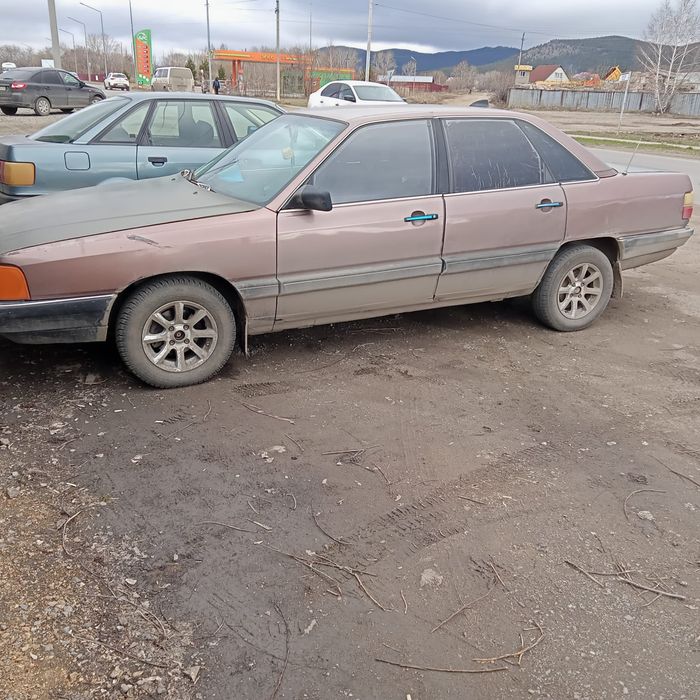 продам машину ауди 100