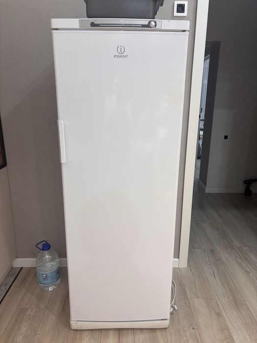 Морозильник отдам даром не работает