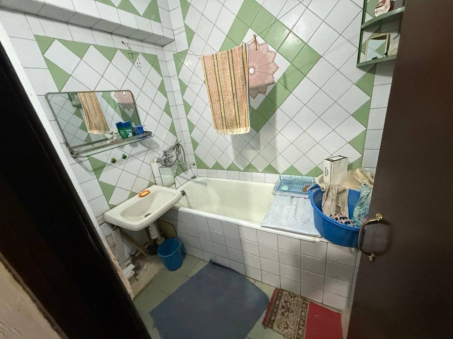 Квартира 2-ком. 65м² средний ремонт этаж 5/9 м.Ойбек ор-р Datum Parfum