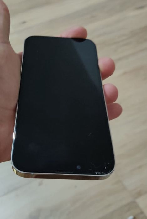 se vinde iphone 13 pro
