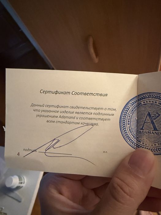 Продам золотое кольцо с бриллиантом