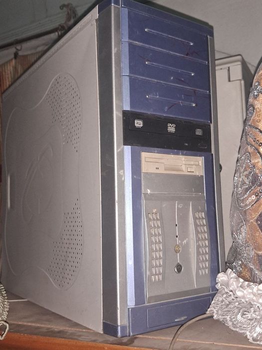 Монитор LG с аксессуаром