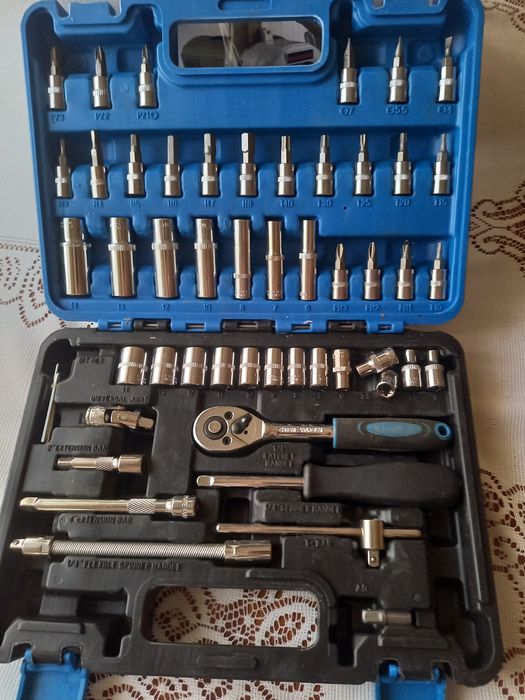 Продадим набор инструментов для автомобиля