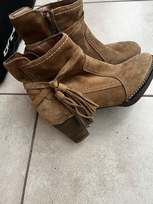 Ghete din piele intoarsa