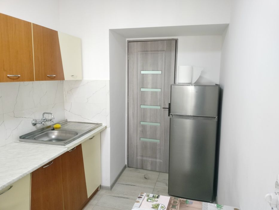 Apartament 2 cam , semidecomandat,,zona vest-podul înalt,etj 2 multiple îmbunătățiri.