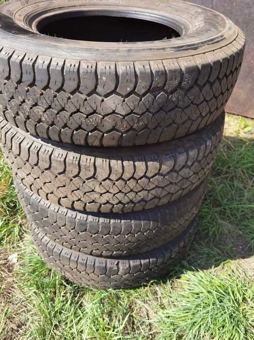 Резина  225/ 75 /16 С