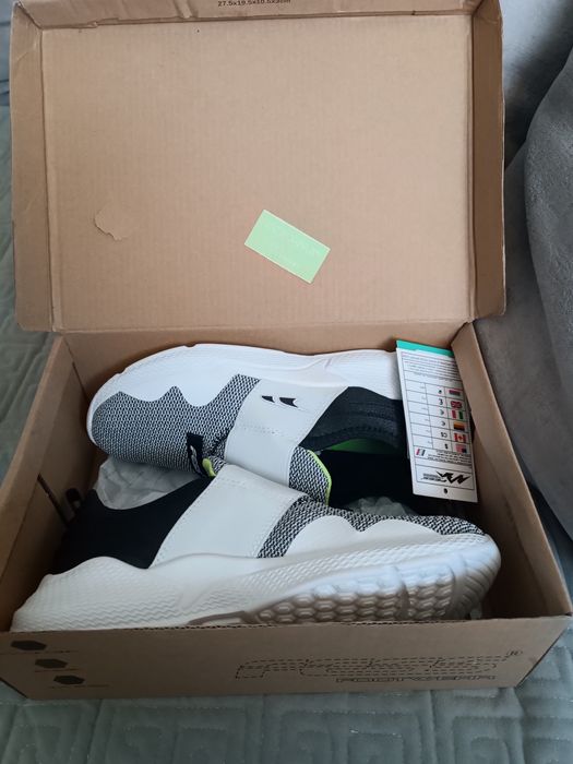 Фирменные  лёгкие кросовки