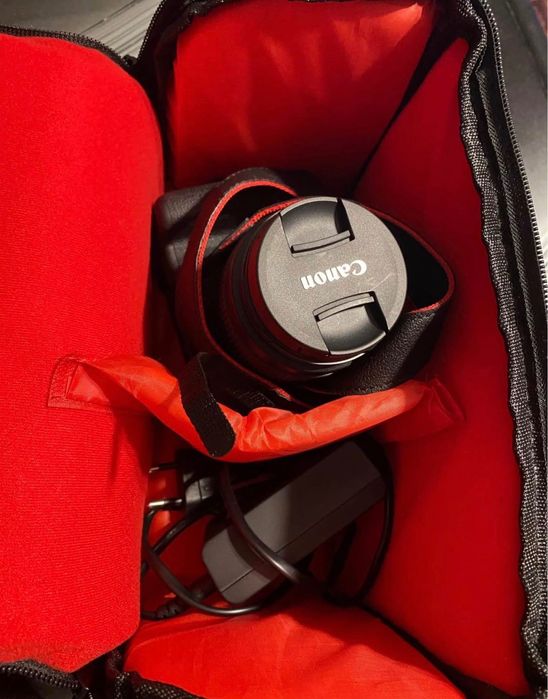 Фотоапарат Canon eos 2000D