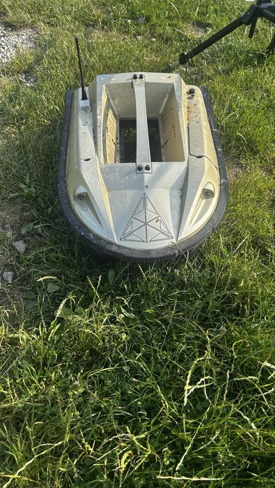 Лодка за захранка PRISMA