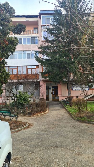 Apartament cu 2 camere de vânzare în Curtea de Argeș.
