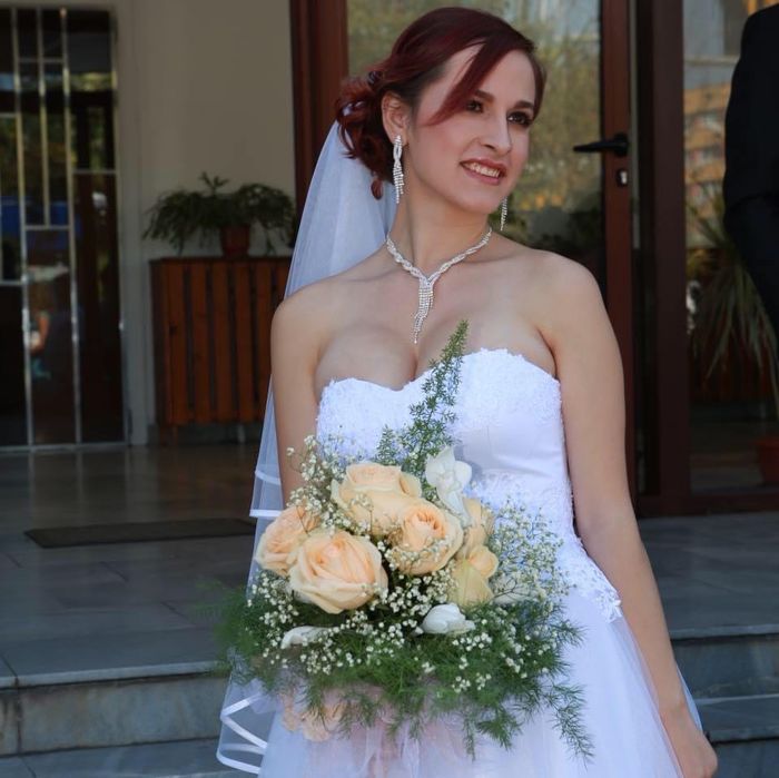 Булчинска рокля запазена