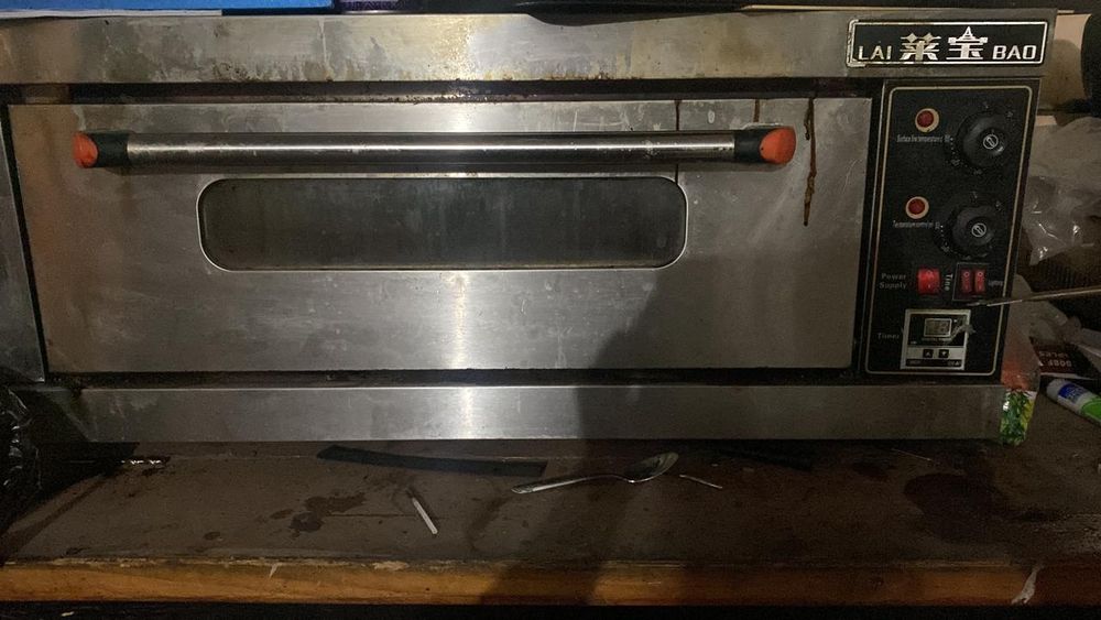 Тестомес, духовая печь.