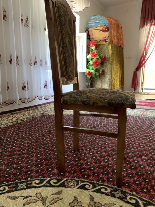 stul 8 ta bor sotiladi