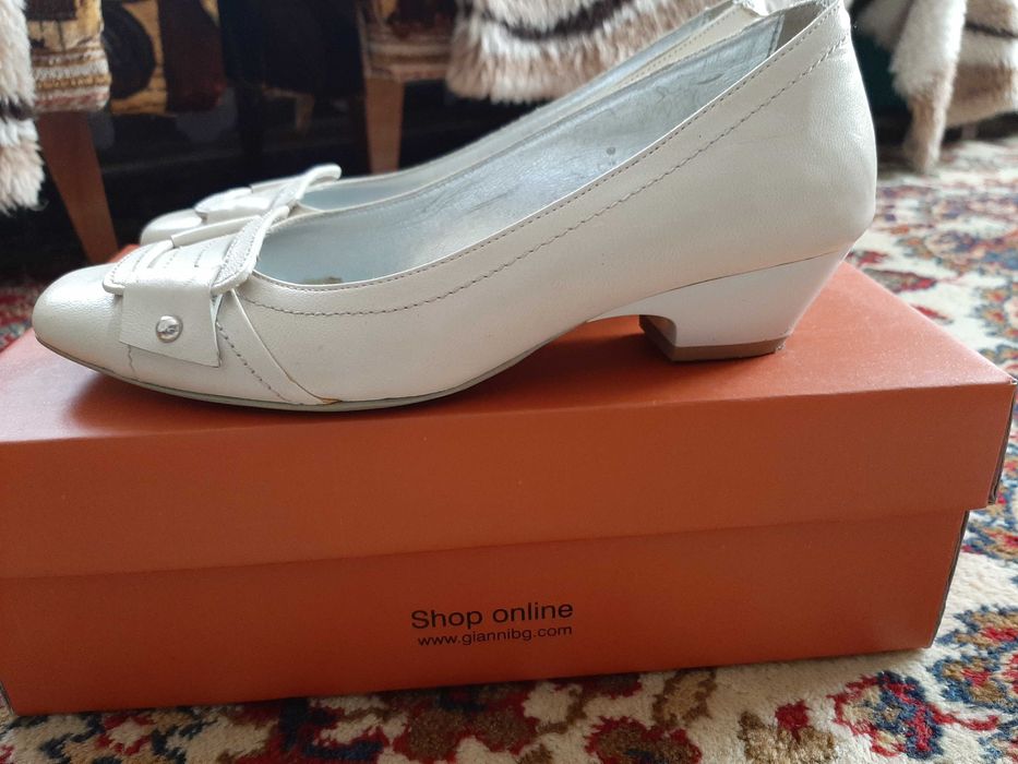 Дамски чехли и обувки, номер 36