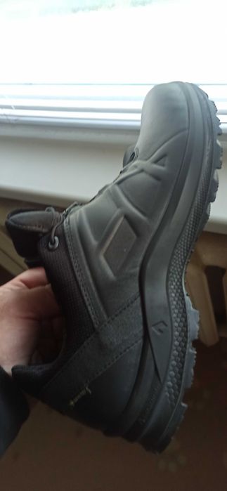 Продавам обувки чисто нови черни купувани от магазин 5.11 за 350лв