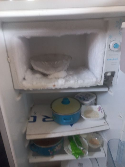 Холодильник сотилади