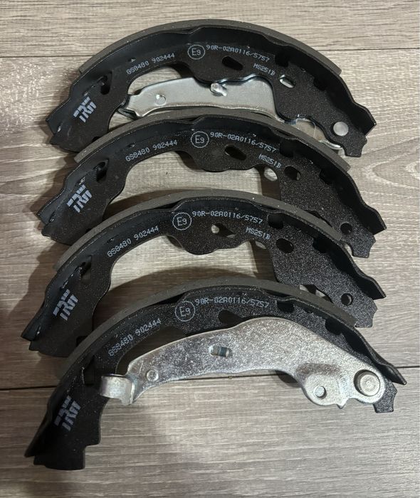 Барабанни накладки TRW за ръчна спирачка Тойота, Пежо, Ситроен, Сузуки