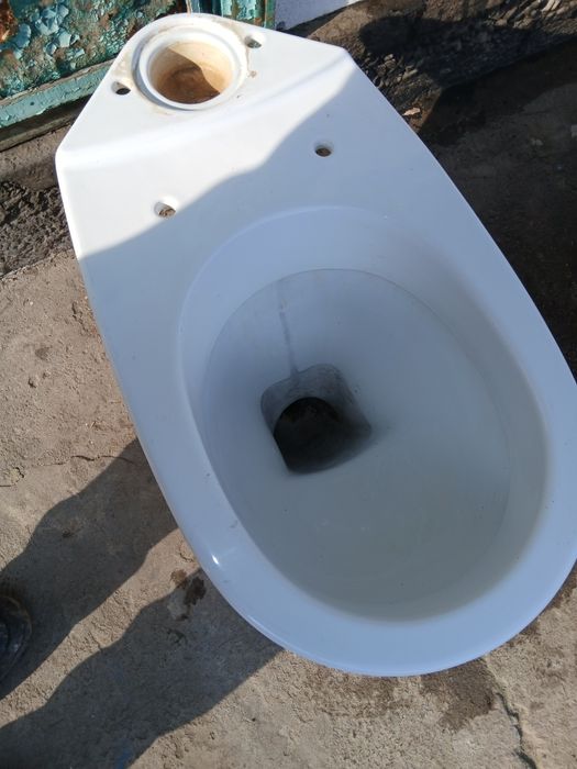 Продам керамический унитаз