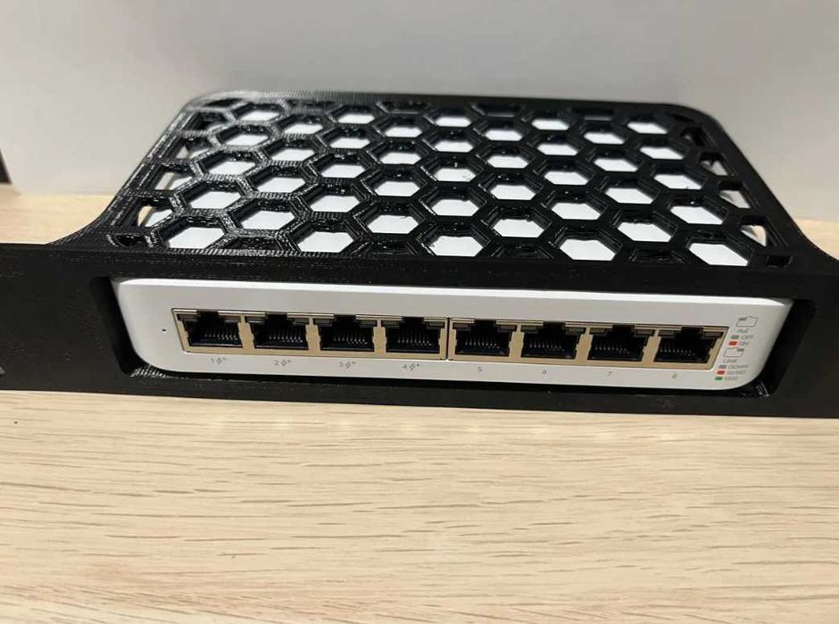 Ubiquiti Unifi USW-Lite-8 PoE 10-inch rack mount