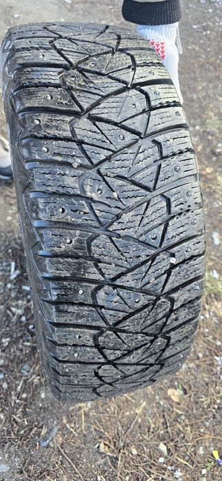 Продам зимнюю резину.
