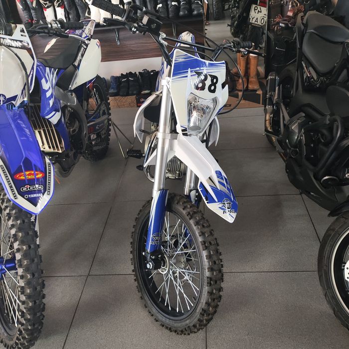 Кроссовые мотоциклы  Ямаха , Кавасаки