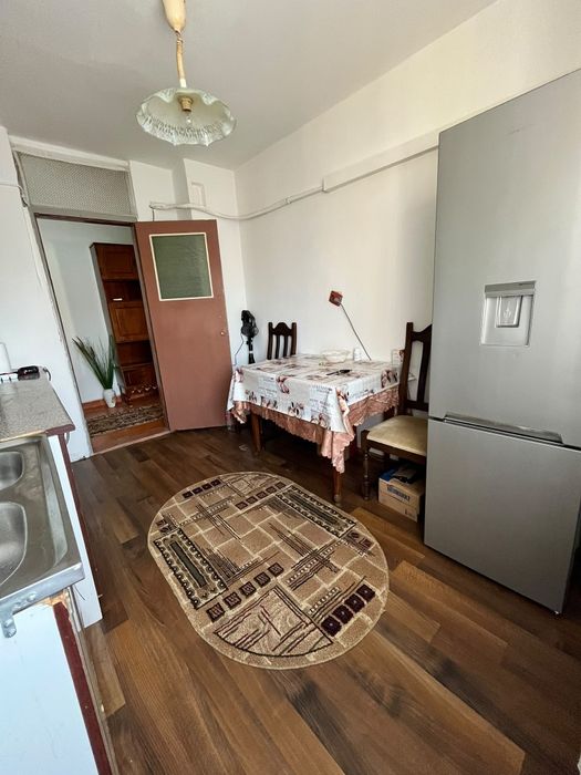Inchiriez apartament 2 camere.