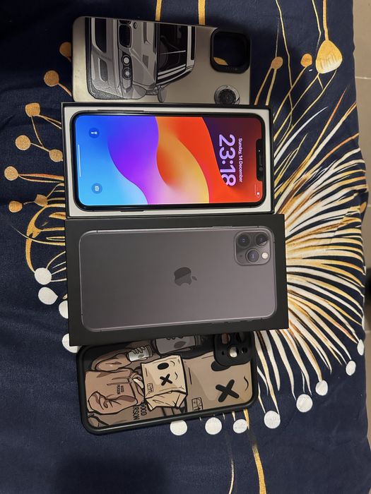 iPhone 11 pro max 64gb full box