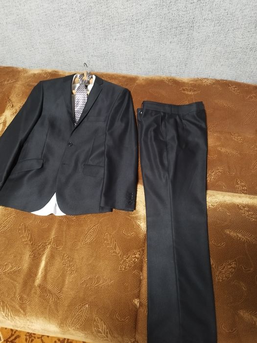 Костюм  мужской отличного качества 44 размер