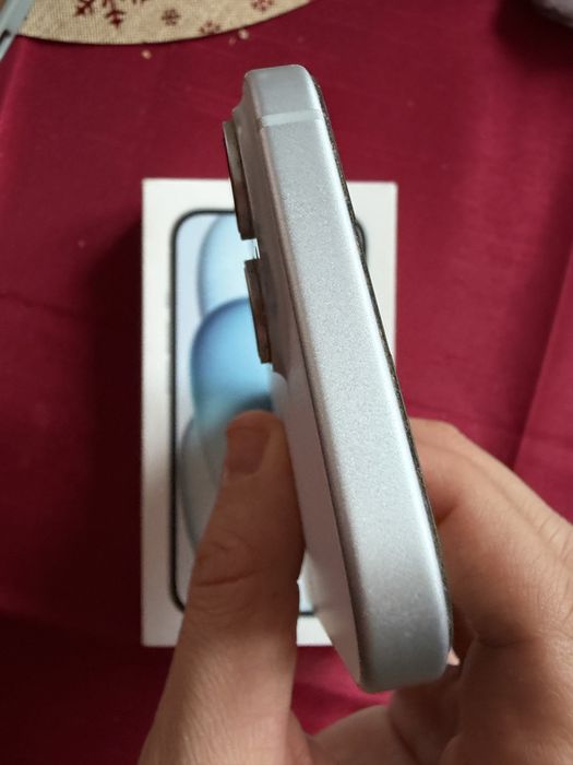 Продавам iPhone 15 128GB 84% батерия, много запазен!