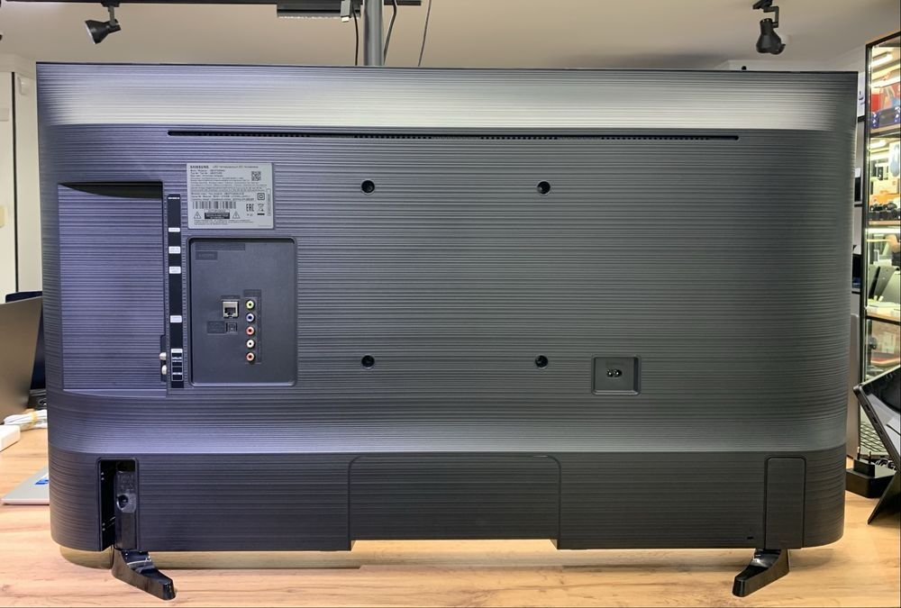 Samsung Smart 109 см в отличном состоянии