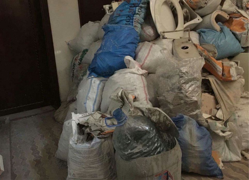 Transport Moloz Gunoi Mobila nisip piatra Demolari Decopertat Gresie)