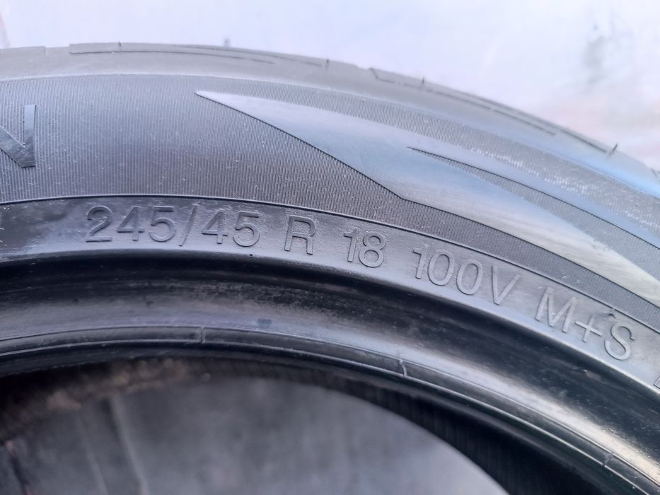 245/45/18 Vredestein