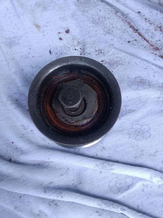 Продам натяжные ролики на ГРМ на Опель омега