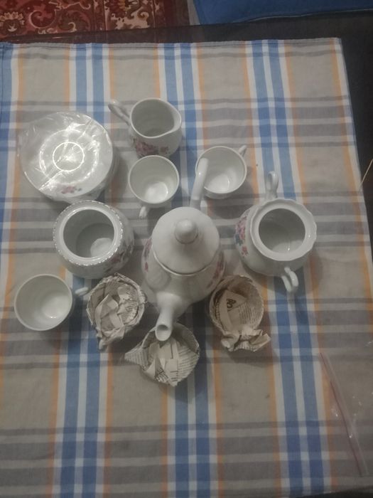 Продается кофейный набор чайник, сахарница ,чашки