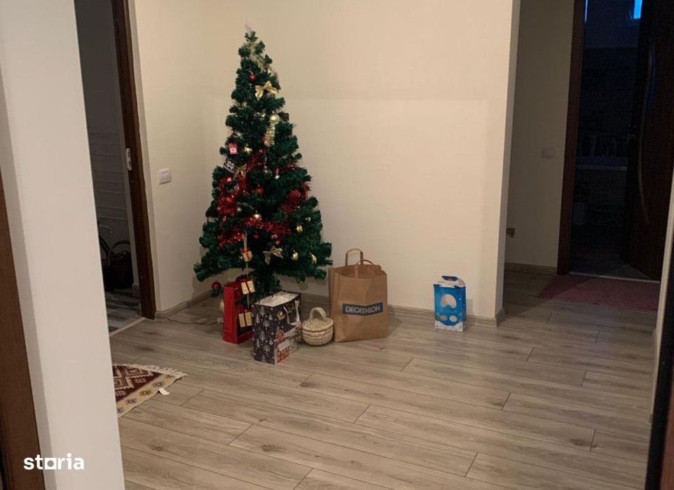 Apartament  3 camere Central , 80 metri, etaj 4 Cod:157342