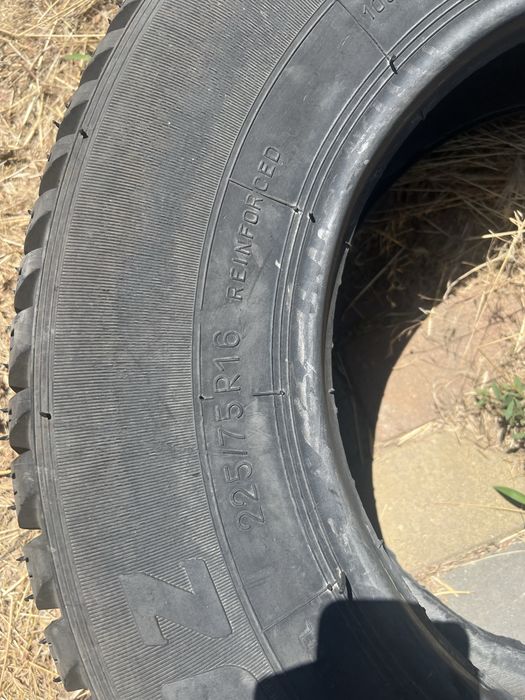 Продам шины 225/75/r16