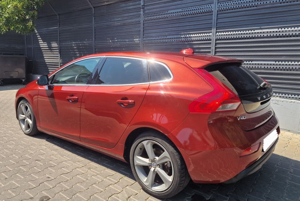 V40, 1.6d, keyless, clima, cameră, navigatie, jante 17', pilot