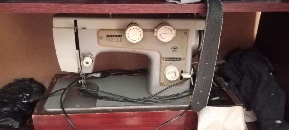 Электрическая швейная машинка СССР