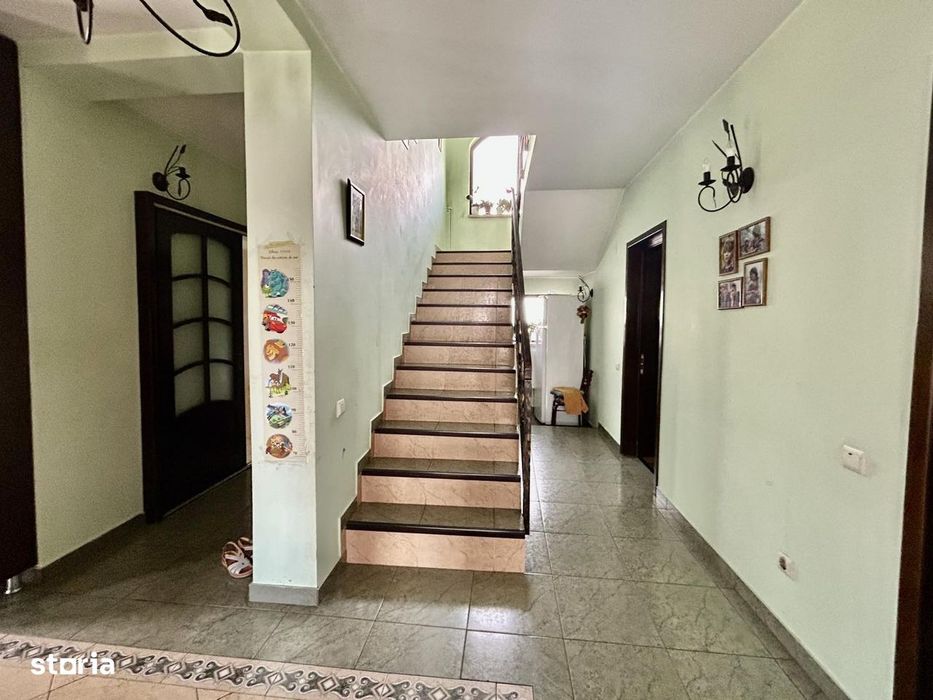 Vilă 1000 mp teren, 6 camere, garaj 2 mașini, foișor - Valea Lupului
