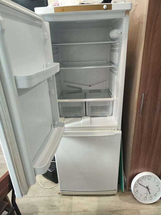 Продам холодильник Indesit