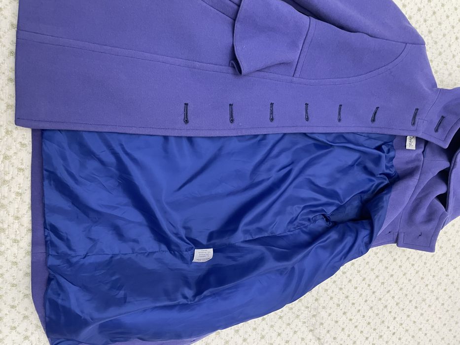 Продам на девочку пальто.